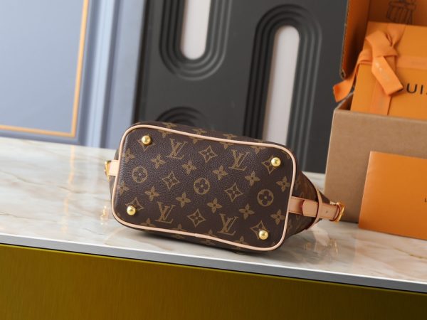 LV Cruiser Toiletry Bag M27945-M15350 BC