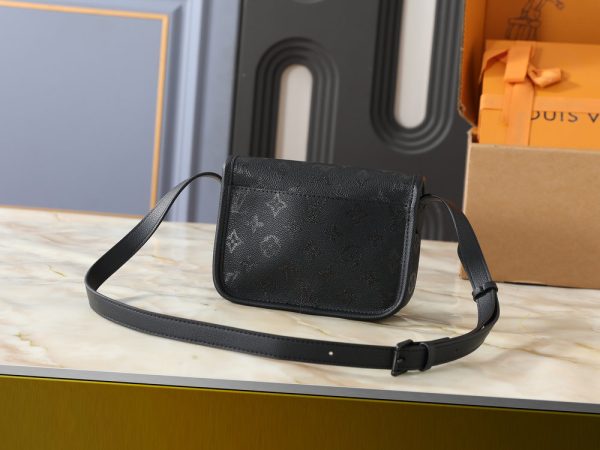 LV Satchel Wearable Wallet M26805-A2A647 BC