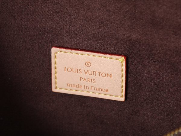 LV Cruiser Toiletry Bag M27945-M15350 BC