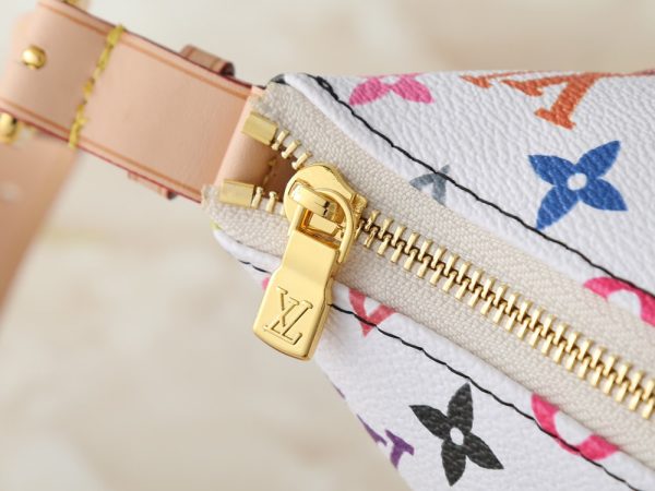 LV Cruiser Toiletry Bag M27945-M15350 BC
