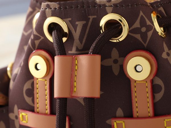 LV Nano Christopher East West Silk Tech M2A458 BC LV Nano Christopher East West Silk Tech M2A458 BC