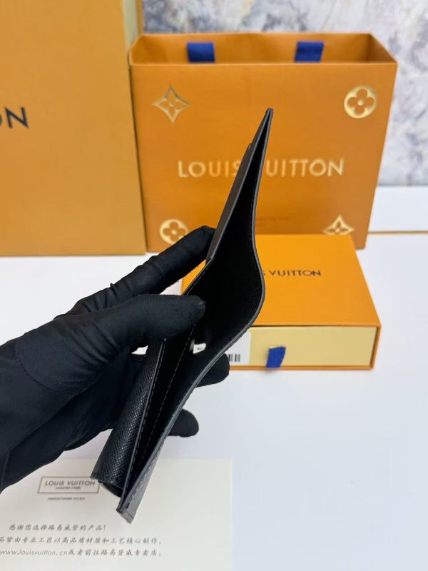 LV Monogram Eclipse Wallet KK01050