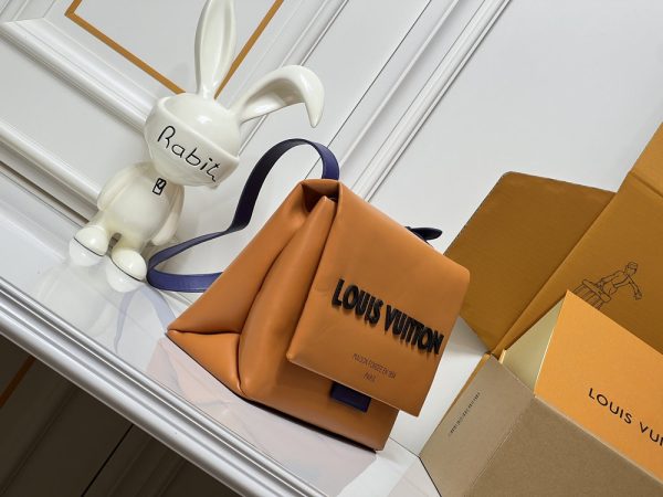 LV Take Out Messenger Bag M28113-M28112 BC