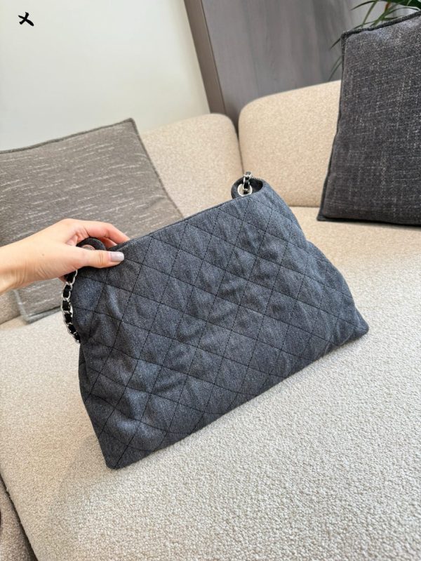 CN Large Flap Bag Quilted Tweed C2301750