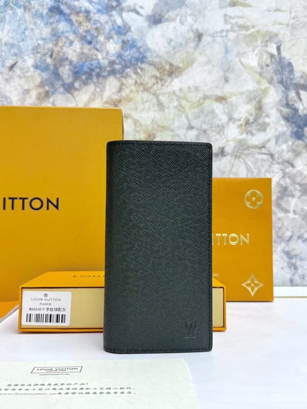 LV Taïga Leather Long Wallet KK01250