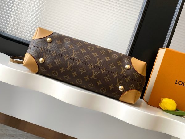 LV Hide Away MM Monogram Canvas KK04250