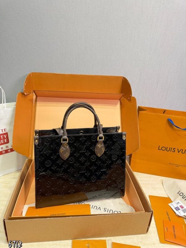 LV OnTheGo MM Monogram Vernis Bag C2301750