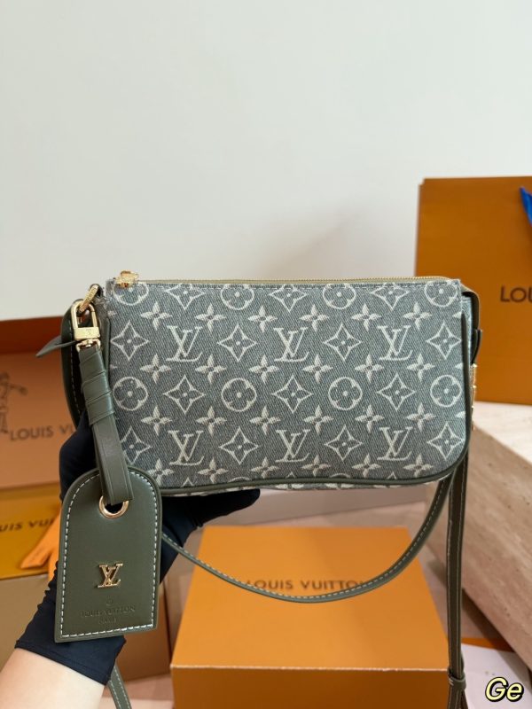 LV Flight Mode Pochette Accessoires LV269191 QA