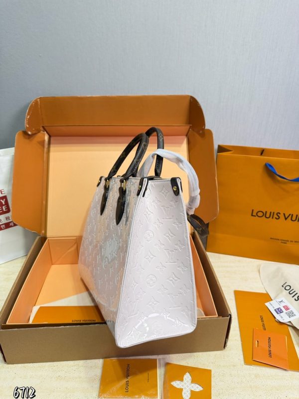 LV OnTheGo MM Monogram Vernis Bag C2301750