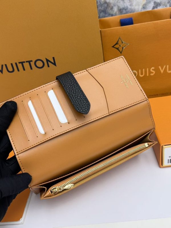 LV Capucines Vertical Wallet KK01650