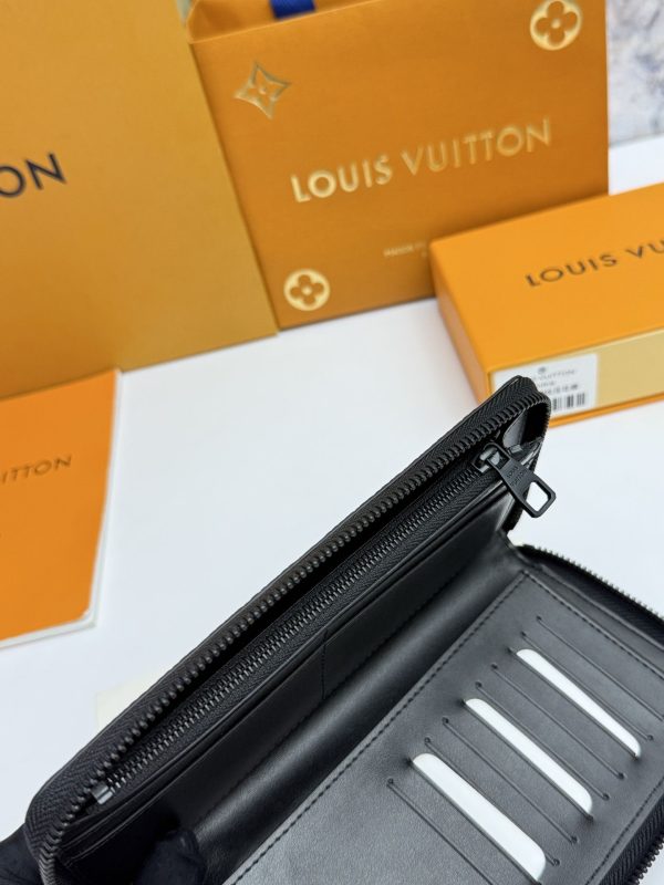 LV Black Embossed Monogram Leather Zippy Wallet KK01650