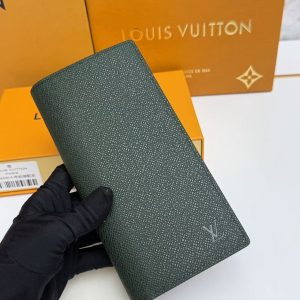 LV Taïga Leather Long Wallet KK01250