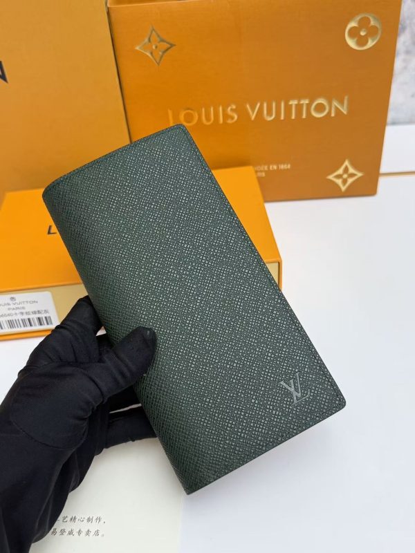 LV Taïga Leather Long Wallet KK01250