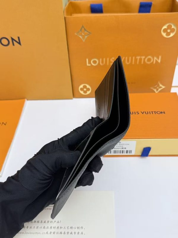 LV Aerogram Multiple Wallet ‘Black’ KK01050