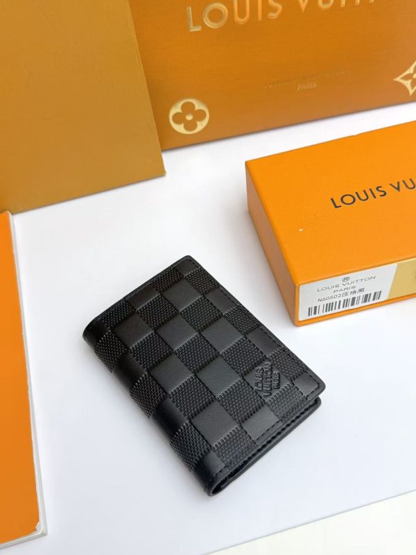 LV Damier Infini Pocket KK0950