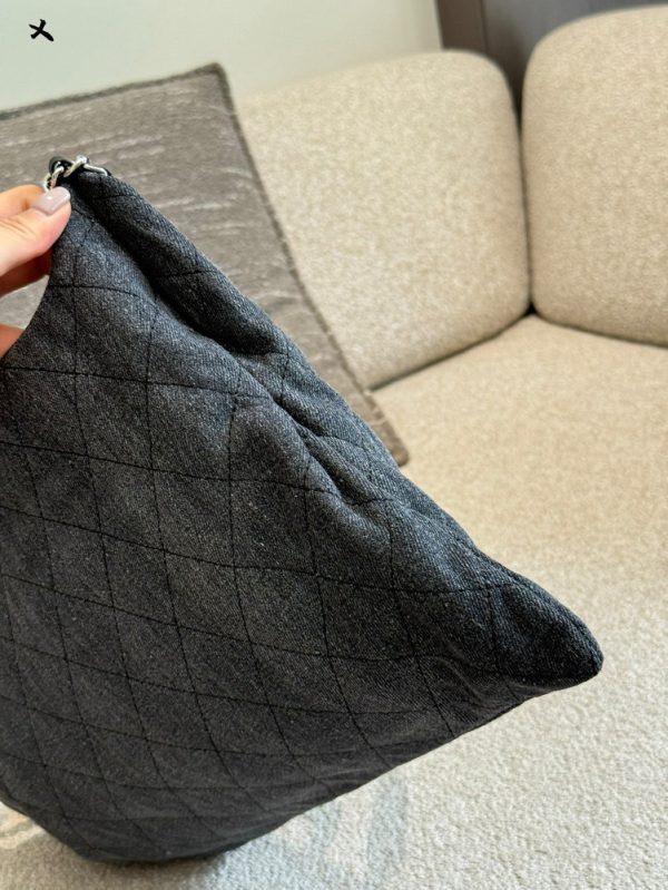 CN Large Flap Bag Quilted Tweed C2301750