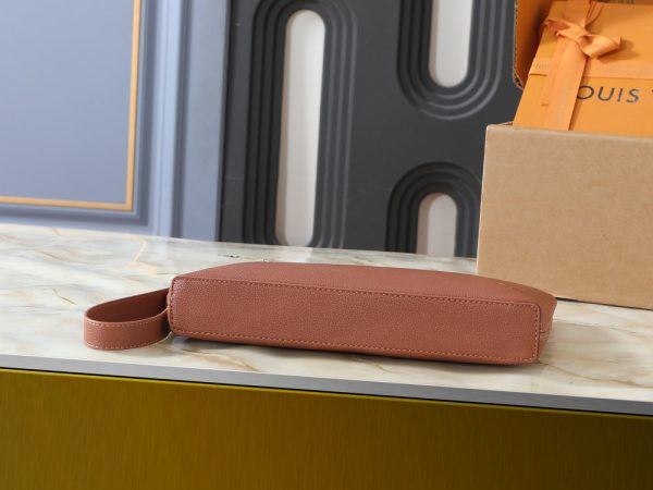 LV Takeoff Pouch LV Aerogram M25955 BC