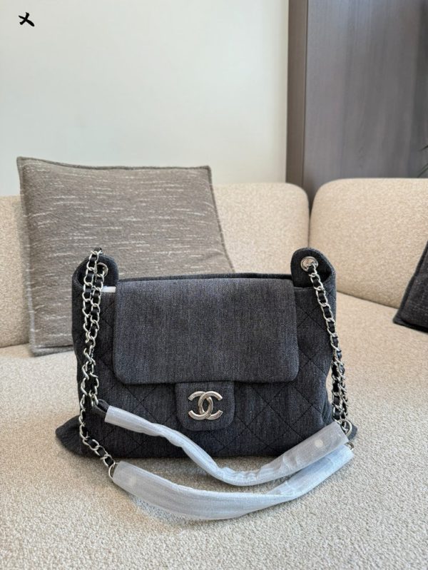 CN Large Flap Bag Quilted Tweed C2301750