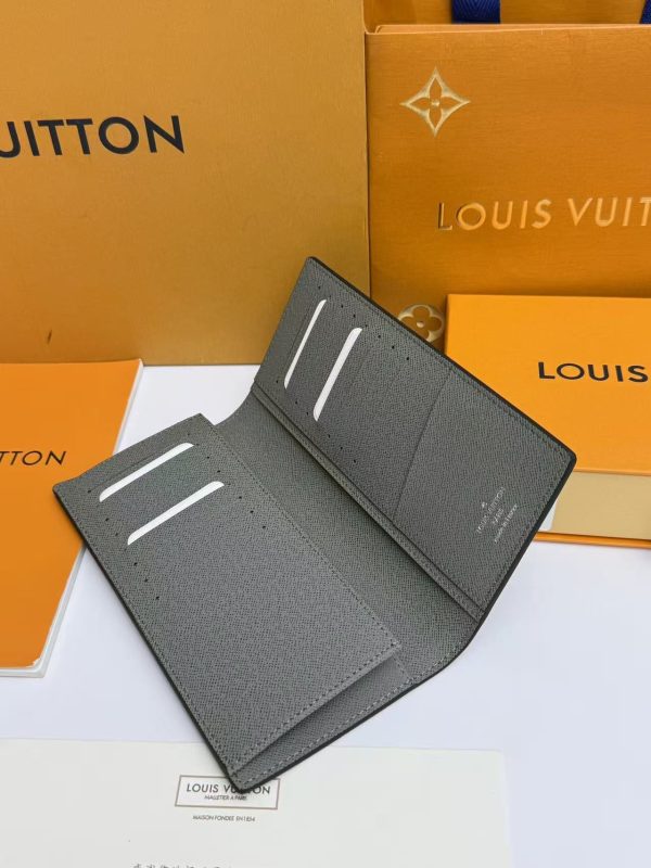 LV Taïga Leather Long Wallet KK01250