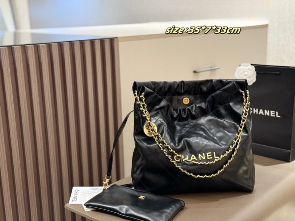 CN 22 Small Bag Shiny Calfskin Black C2301650