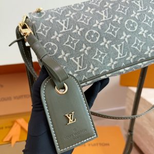 LV Flight Mode Pochette Accessoires LV269191 QA