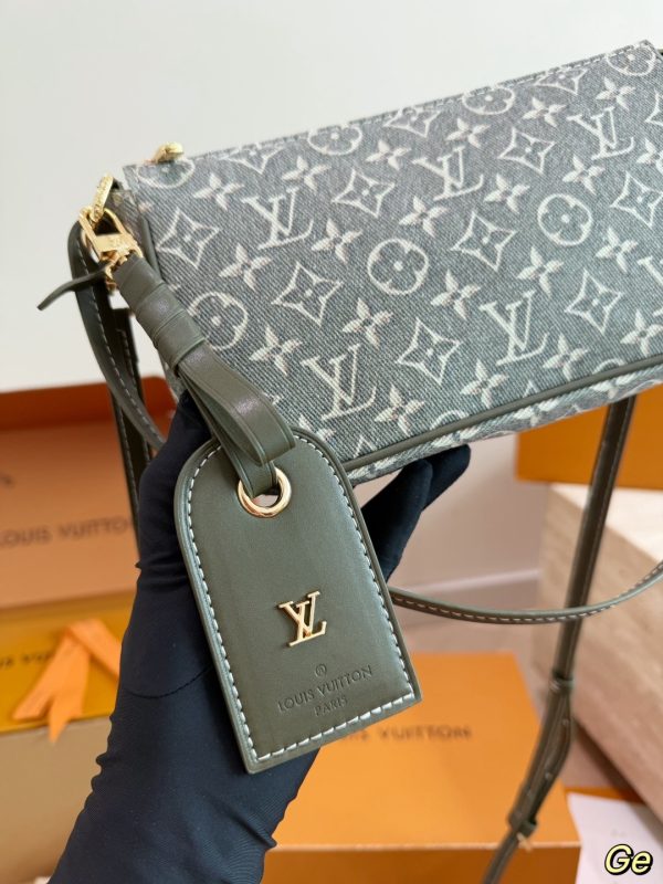 LV Flight Mode Pochette Accessoires LV269191 QA