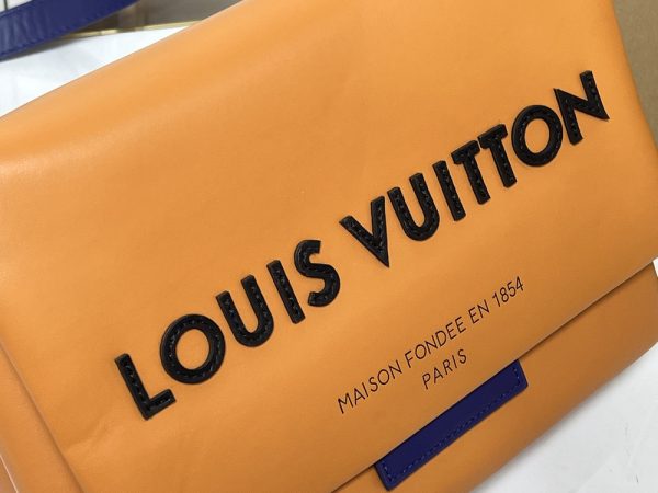 LV Take Out Messenger Bag M28113-M28112 BC
