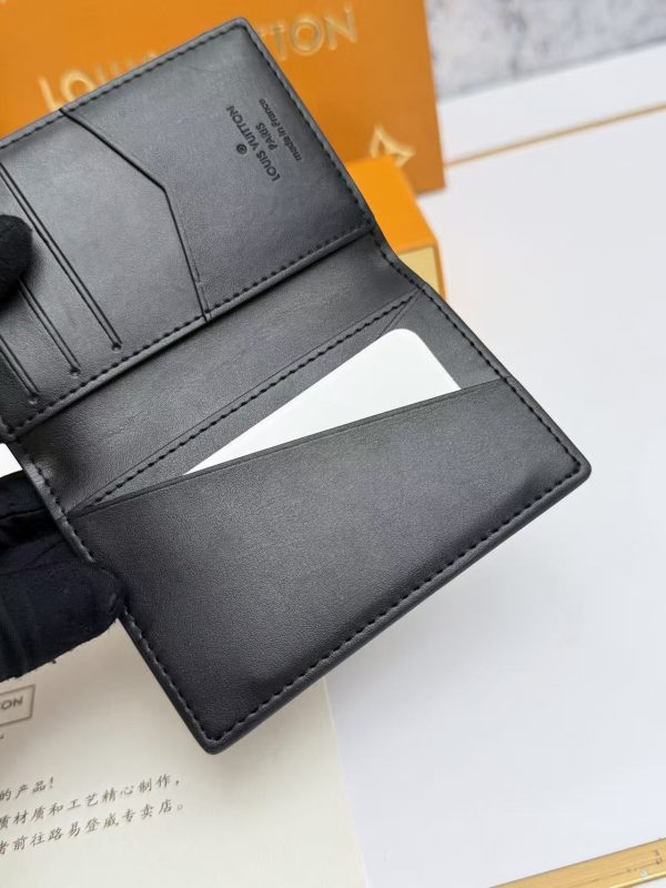 LV Damier Infini Pocket KK0950