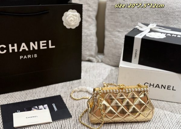 CN Pearl Clutch With Chain Metallic Gold C2301250