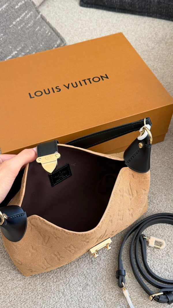 LV Back To School Pochette Mia LV26972 QA