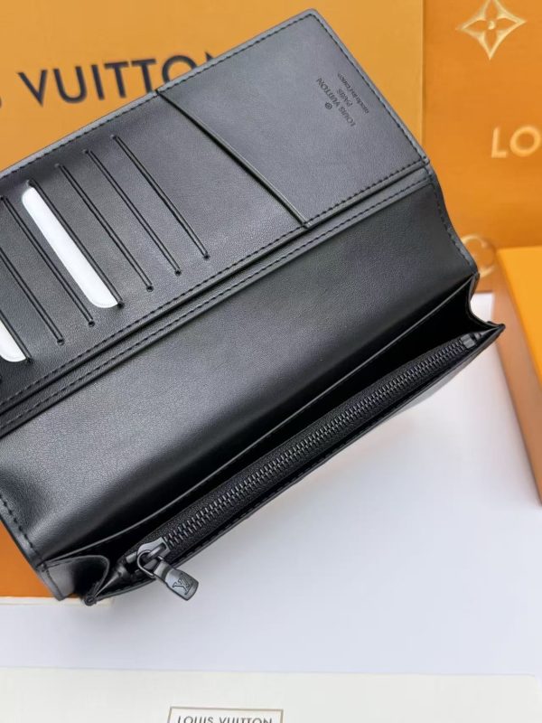 LV Monogram Shadow Brazza Wallet KK01350