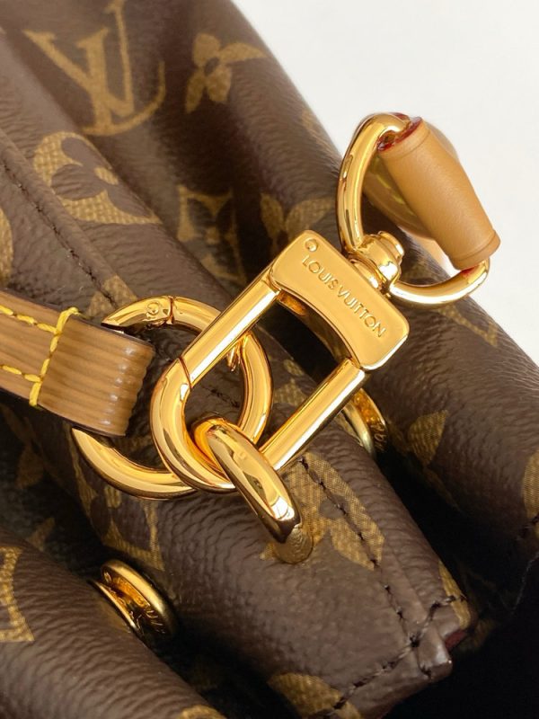 LV Hide Away MM Monogram Canvas KK04250