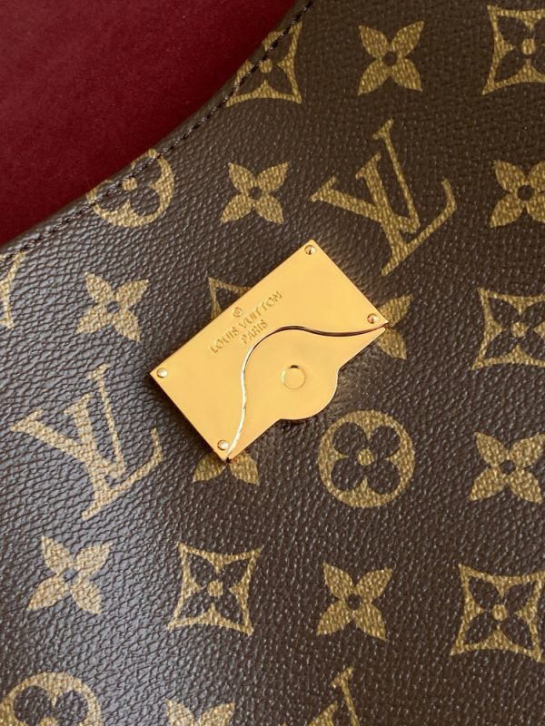 LV Hide Away MM Monogram Canvas KK04250