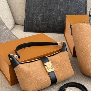 LV Back To School Pochette Mia LV26972 QA