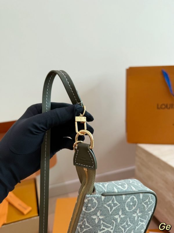 LV Flight Mode Pochette Accessoires LV269191 QA