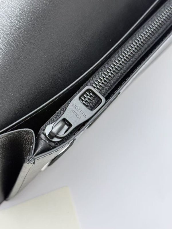 LV Brazza Wallet KK01350