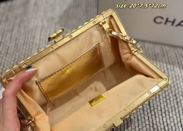 CN Pearl Clutch With Chain Metallic Gold C2301250