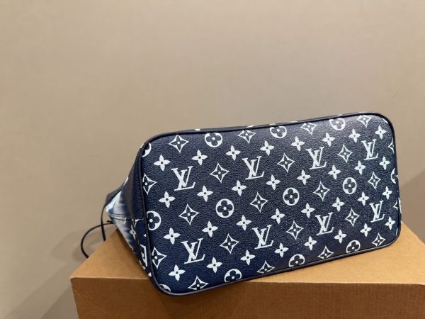 LV Escale Neverfull MM C2301350
