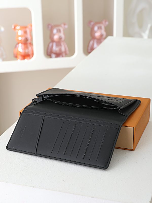 LV Brazza Wallet KK01850