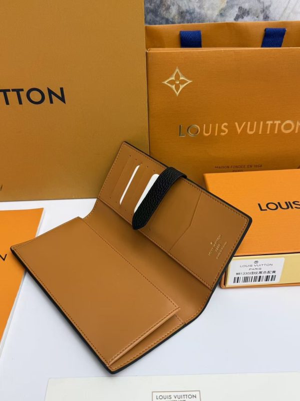 LV Capucines Vertical Wallet KK01650
