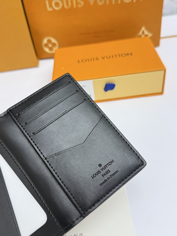 LV Damier Infini Pocket KK0950