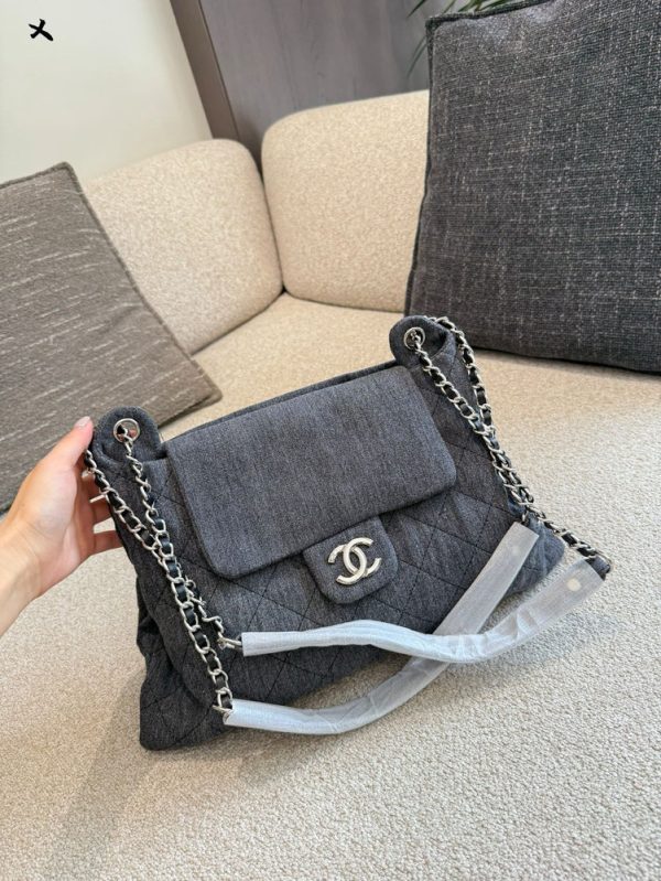 CN Large Flap Bag Quilted Tweed C2301750