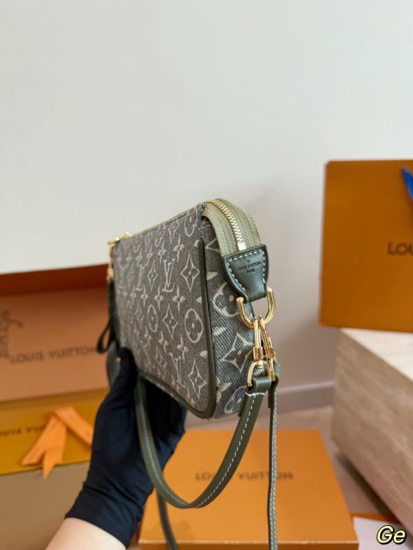 LV Flight Mode Pochette Accessoires LV269191 QA