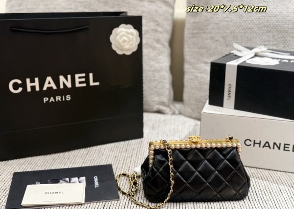 CN Pearl Clutch With Chain Metallic Black C2301250