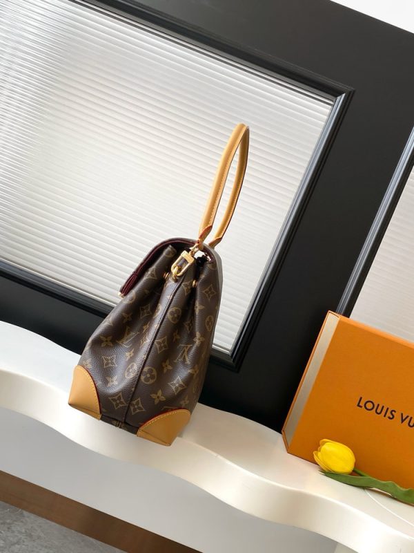 LV Hide Away MM Monogram Canvas KK04250