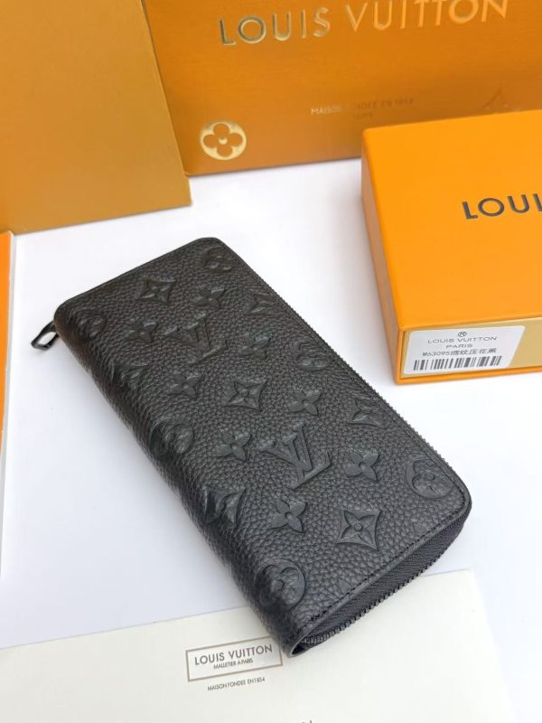 LV Black Embossed Monogram Leather Zippy Wallet KK01650