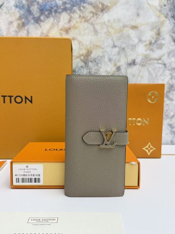 LV Capucines Vertical Wallet KK01650