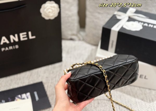 CN Pearl Clutch With Chain Metallic Black C2301250