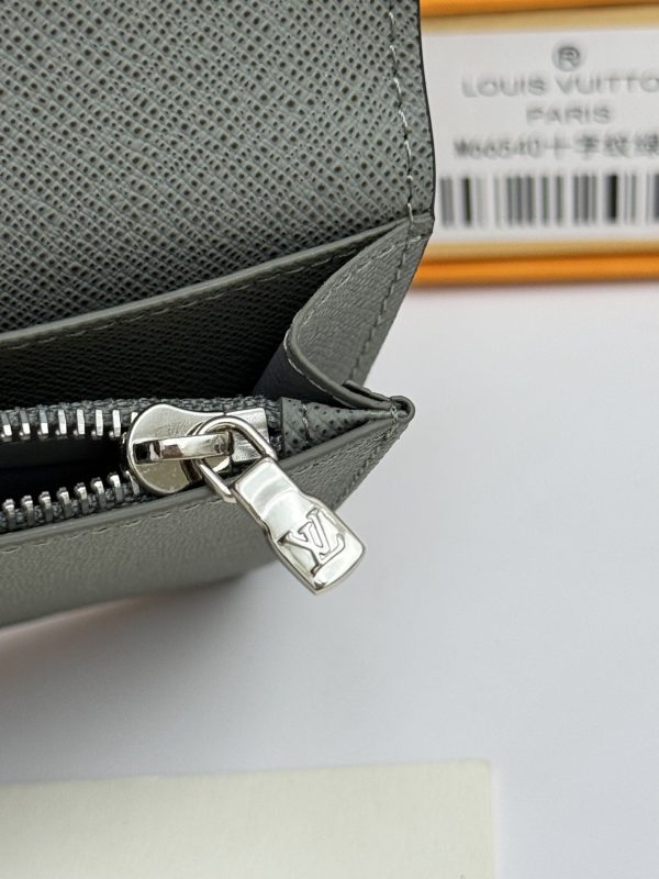 LV Taïga Leather Long Wallet KK01250