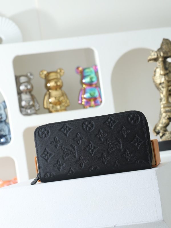 LV Zippy Wallet KK02050